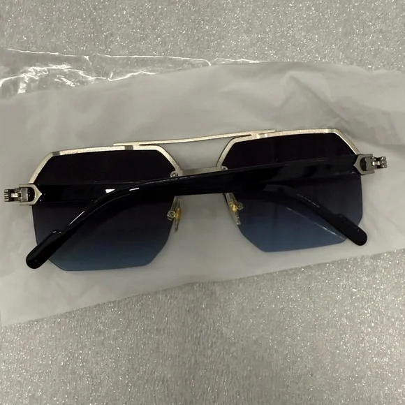 NWOT Modern Black/Blue and Silver Sunglasses - Picture 3 of 7